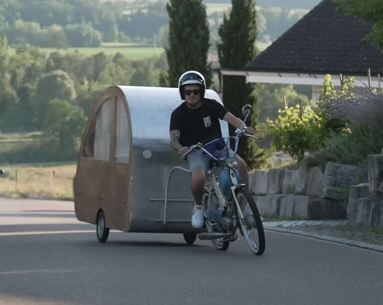 Der Wohnwagen darf natürlich nicht allzu schwer konstruiert sein Der Wohnwagen darf natürlich nicht allzu schwer konstruiert sein