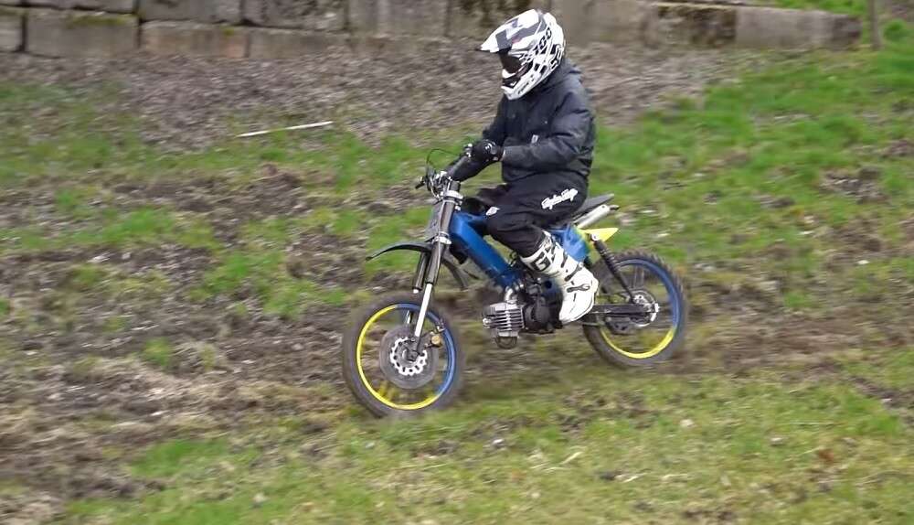 Beim Moto-Cross würde ein drehbares Pedal nur stören Beim Moto-Cross würde ein drehbares Pedal nur stören