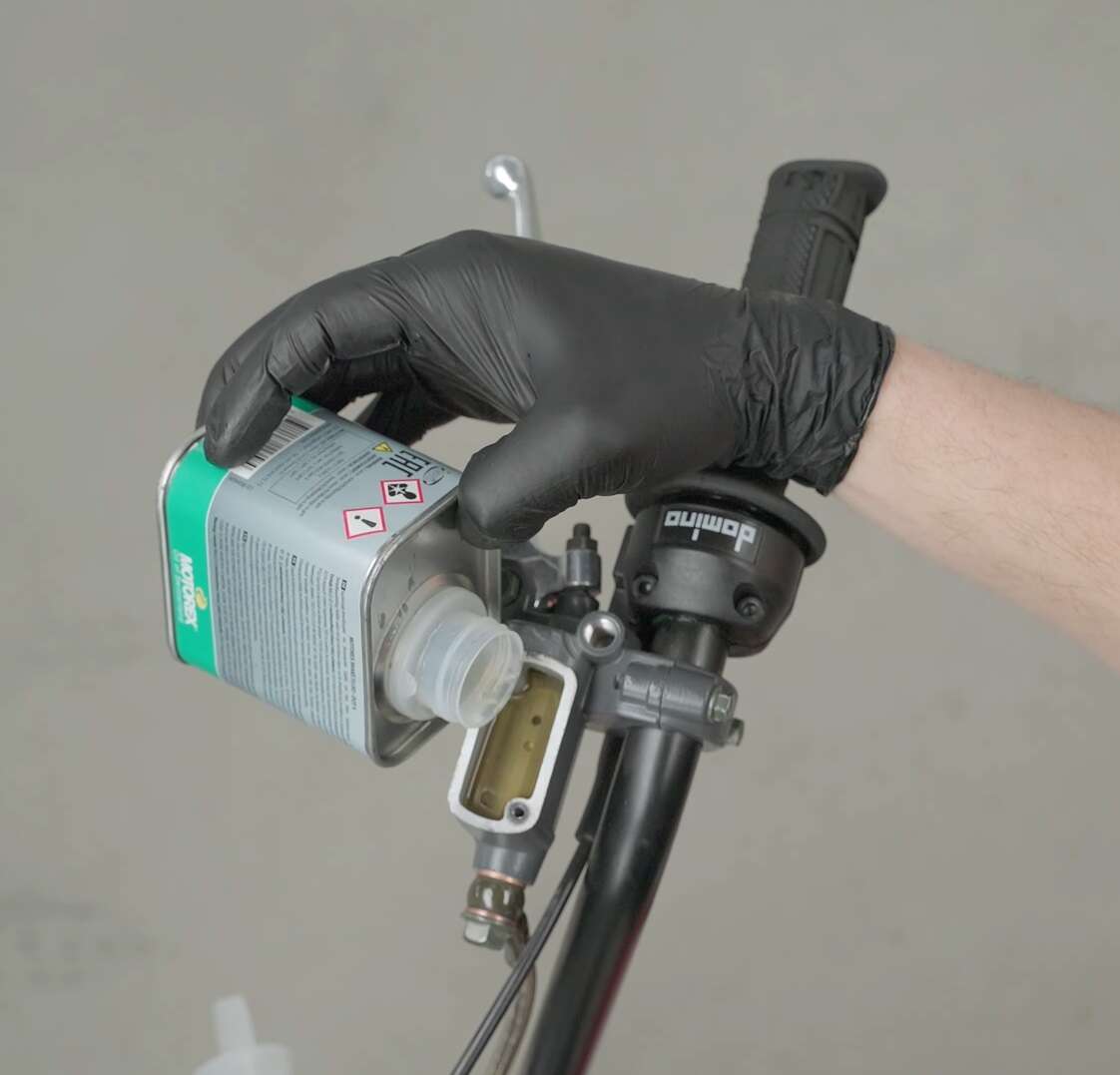 Motorex Hydraulic Fluid 75 Spezialöl für Bremssysteme 1 L Motorex Hydraulic Fluid 75 Spezialöl für Bremssysteme 1 L