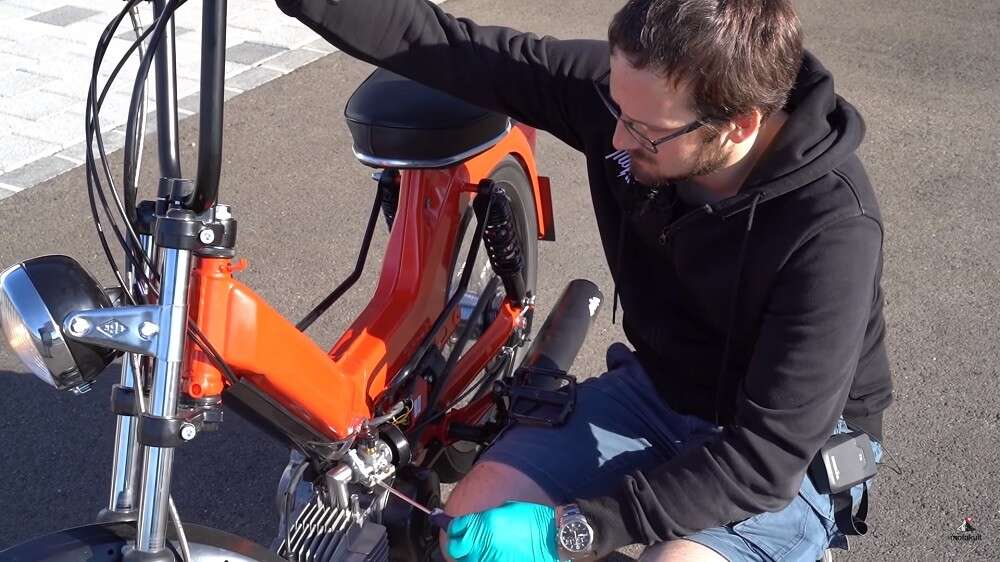 Für das Feintuning des Vergasers braucht man etwas Fingerspitzengefühl Für das Feintuning des Vergasers braucht man etwas Fingerspitzengefühl