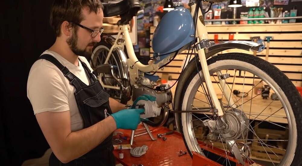 Motorex 2-Takt Öl teilsynthetisch (zum Zylinder einfahren!) 1l Motorex 2-Takt Öl teilsynthetisch (zum Zylinder einfahren!) 1l