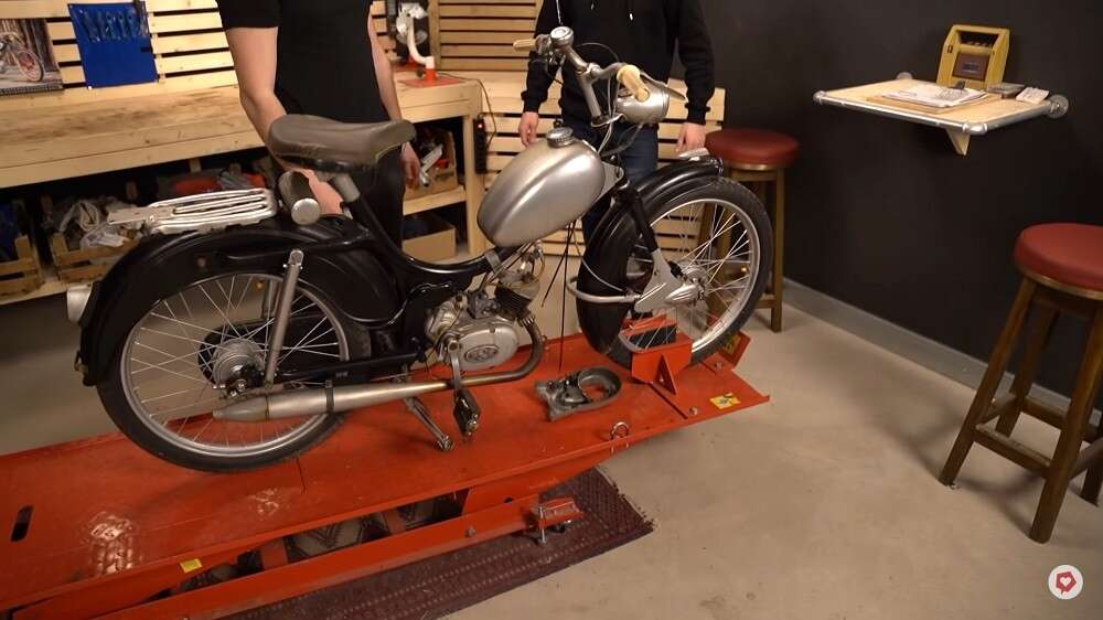 Alte Mofas auf Vordermann bringen Alte Mofas auf Vordermann bringen