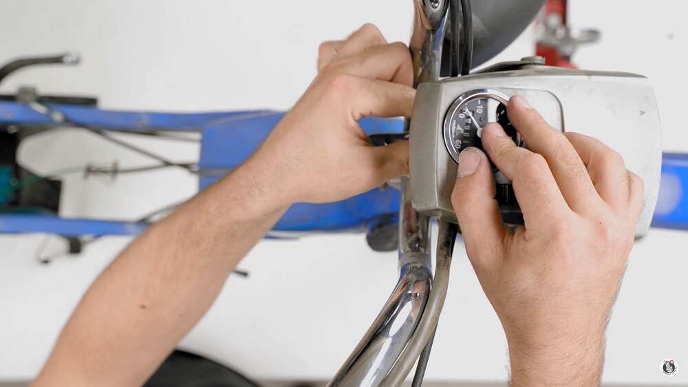 Wie funktioniert ein Mofa-Tacho? Wie funktioniert ein Mofa-Tacho?