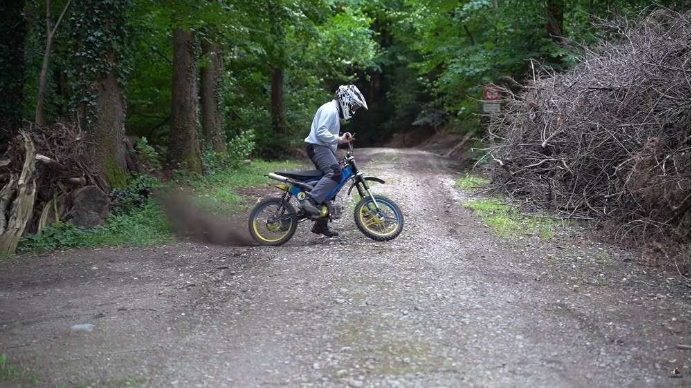 Je nach Art der Fahrweise kann eine Reinigung auch nach nur einer Fahrt anstehen Je nach Art der Fahrweise kann eine Reinigung auch nach nur einer Fahrt anstehen