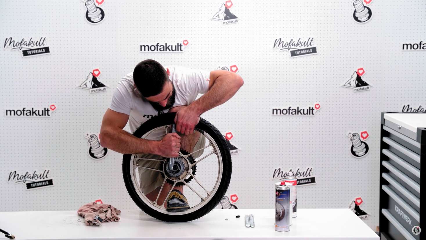 Mofa-Reifen abziehen Mofa-Reifen abziehen