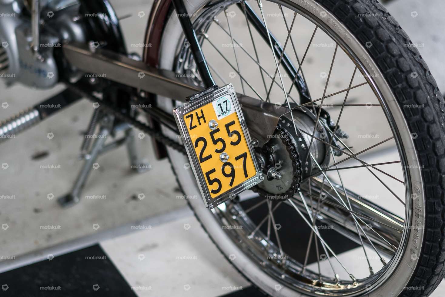 66HEROES Nummernrahmen Custom Chrom (CH-Version) Carousel Image 4