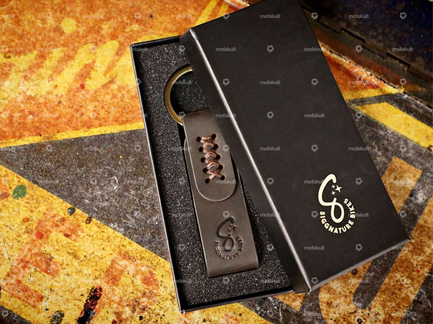 Siggnature Schlüsselanhänger Leder braun Carousel Image 2