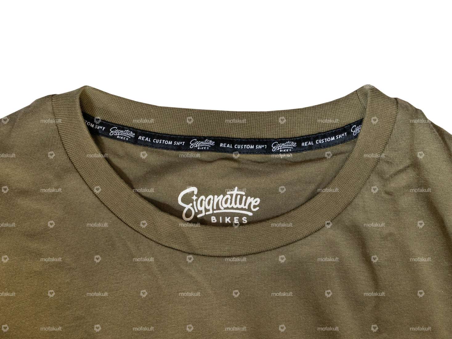 Siggnature T-shirt "BASIGG" (XS - 2XL) olive Carousel Image 3