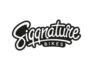 Siggnature Aufkleber «Siggnature Bikes» 120 x 50 mm schwarz Siggnature Aufkleber «Siggnature Bikes» 120 x 50 mm schwarz