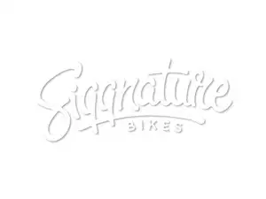 Siggnature Aufkleber «Siggnature Bikes» Folienplott 120 x 50 mm weiss Siggnature Aufkleber «Siggnature Bikes» Folienplott 120 x 50 mm weiss