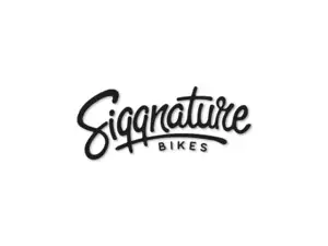 Siggnature Aufkleber «Siggnature Bikes» Folienplott 70 x 30 mm schwarz Siggnature Aufkleber «Siggnature Bikes» Folienplott 70 x 30 mm schwarz
